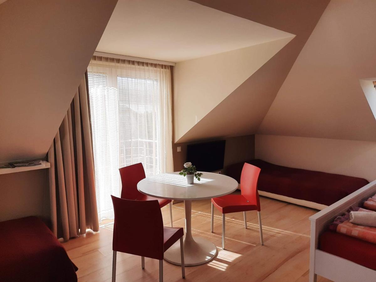 Sporthaz Hotell Gyenesdiás Exteriör bild