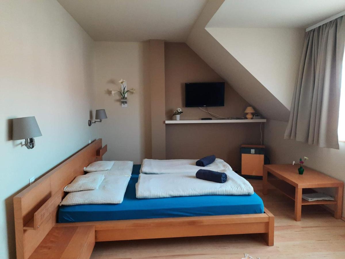 Sporthaz Hotell Gyenesdiás Exteriör bild